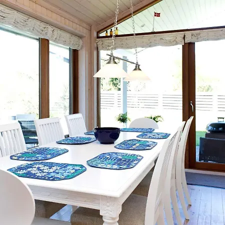 8 Person In Vaeggerlose * Bøtø By