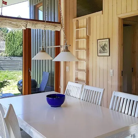 8 Person In Vaeggerlose * Bøtø By
