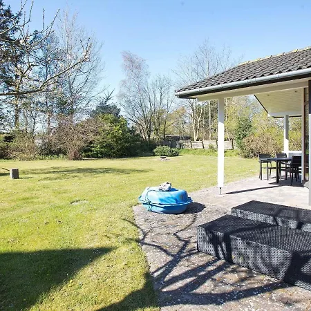 8 Person In Vaeggerlose * Bøtø By