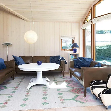 8 Person In Vaeggerlose Bøtø By
